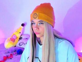 Scarlet Bridge webcam flirt4free model stream image