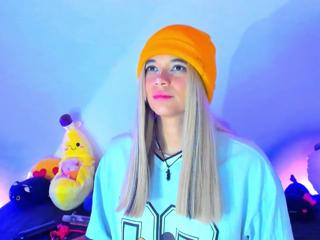 Scarlet Bridge webcam model stream image