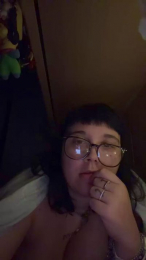 U_p_t_o_i_a webcam cam4 model stream image