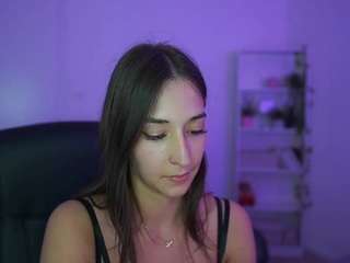 crystalbrunette18 webcam model stream image