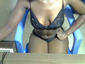 Prettyeviey webcam bongacams model stream image