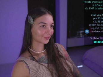 Pocahontass webcam bongacams model stream image