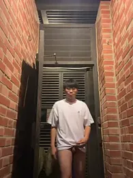 Yang_571 webcam model stream image