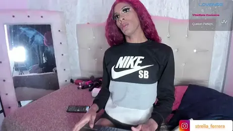 Strella_ferrera webcam model stream image