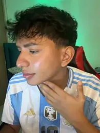 Leonarrrd_01 webcam model stream image