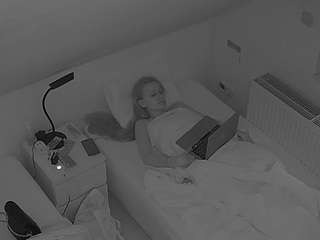 voyeurcam-julmodels-bed-7 webcam model stream image