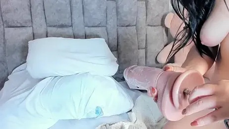 queen_yully webcam model stream image