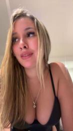 Mialunaxx webcam model stream image