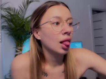 reallove_x webcam model stream image