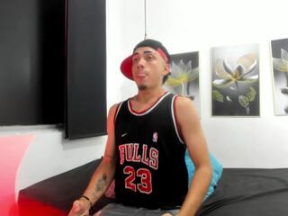 Aaron Wolld webcam model stream image