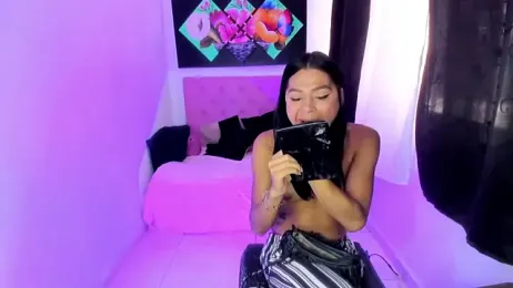 issa_kitty webcam model stream image