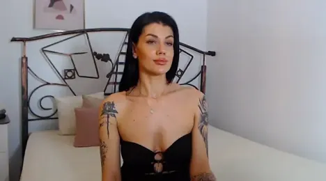 YvonneEverlee webcam model stream image