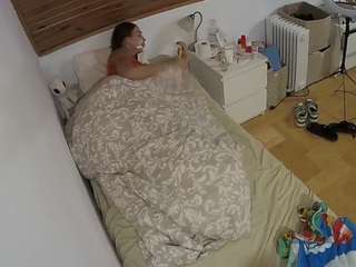 voyeurcam-julmodels-greybed-1 webcam model stream image