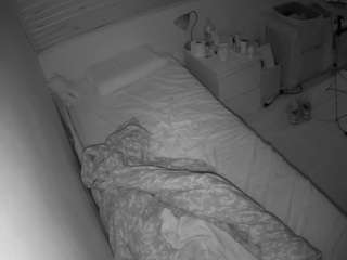 voyeurcam-julmodels-greybed-1 webcam model stream image