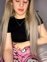 Holly-Glamour webcam model stream image