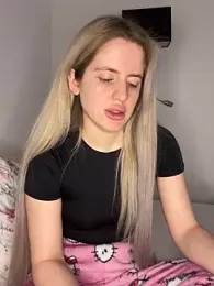 Holly-Glamour webcam model stream image