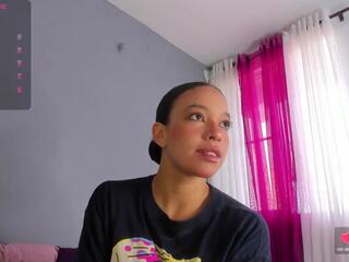 Mollyy Bloom webcam model stream image
