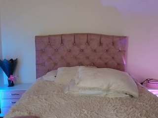 alinna-1 webcam model stream image