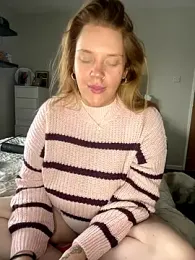 CurvyGirlMyla webcam stripchat model stream image