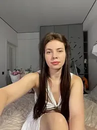 CurlyLara webcam model stream image