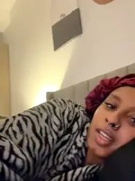 Your_Paris webcam model stream image