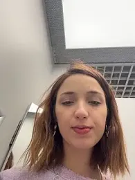 DollyTall webcam stripchat model stream image