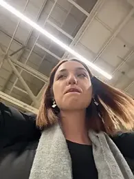 DollyTall webcam stripchat model stream image