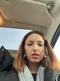 DollyTall webcam stripchat model stream image