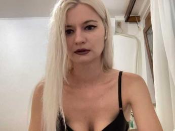 OnikaLove webcam model stream image