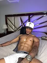 AaronCruz_ webcam model stream image