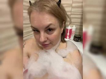 RobinLili webcam model stream image