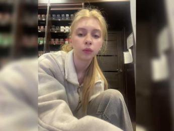 Nellie-Lolly webcam bongacams model stream image