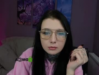 lisa_dark_ webcam model stream image