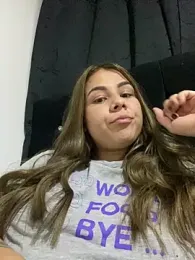 little_tifanny82 webcam model stream image