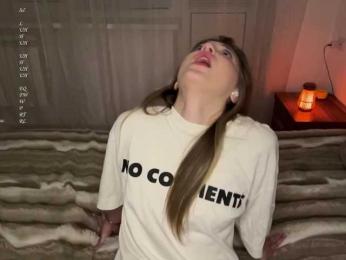 Kellynaive1 webcam model stream image