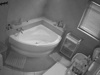 voyeurcam-julmodels-bath-1st-2 webcam model stream image