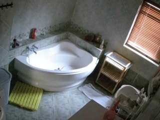 voyeurcam-julmodels-bath-1st-2 webcam model stream image