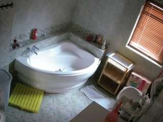 voyeurcam-julmodels-bath-1st-2 webcam model stream image