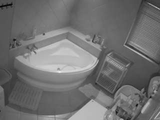 voyeurcam-julmodels-bath-1st-2 webcam model stream image