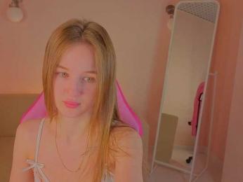 Kiana-White webcam bongacams model stream image