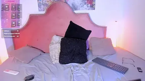 TyraHoney webcam stripchat model stream image
