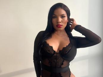 NaomiWest webcam model stream image