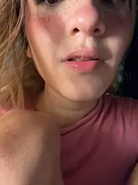 SweetBunnyGF webcam model stream image