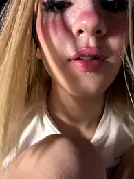 SweetBunnyGF webcam model stream image