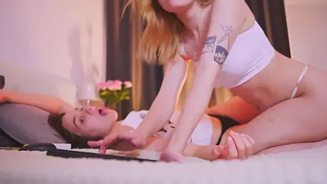 FapClubFamm webcam model stream image