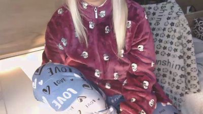 Larajustfu webcam model stream image