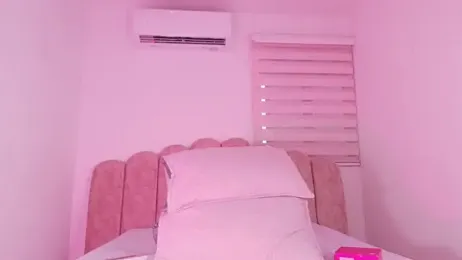 Malaia_thompson_ webcam model stream image