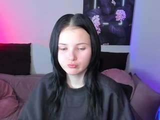 leilashynest webcam model stream image