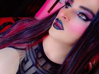 yarethrouss webcam model stream image