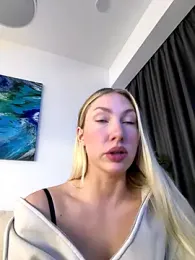 LuisaBecker webcam model stream image